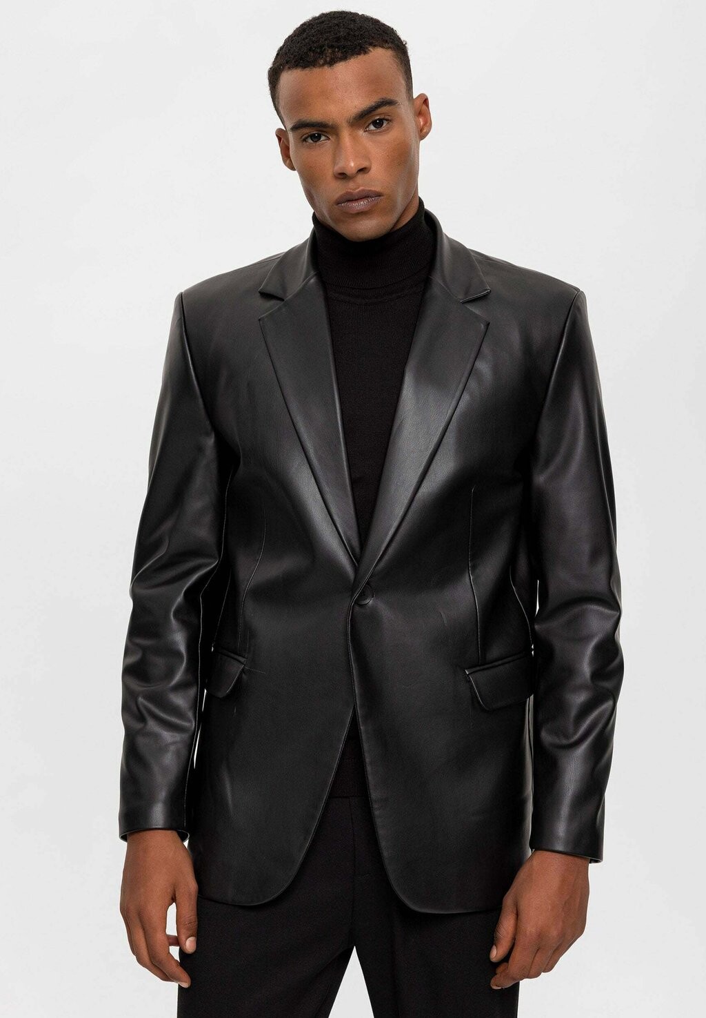 

Короткое пальто Antioch, цвет black