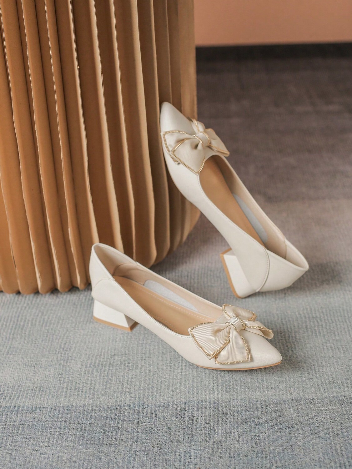 

Высокие каблуки во французском стиле на массивном остром носке для женщин