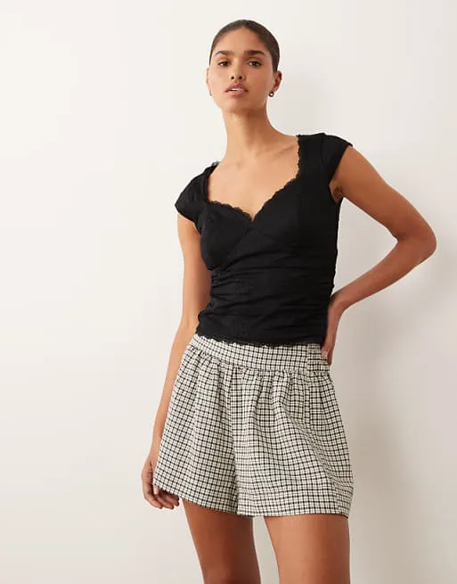 

Черный кружевной топ со встроенным бюстгальтером Abercrombie & Fitch