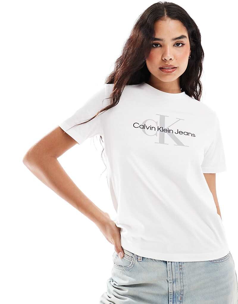 

Ярко-белая футболка с монограммой Calvin Klein Jeans