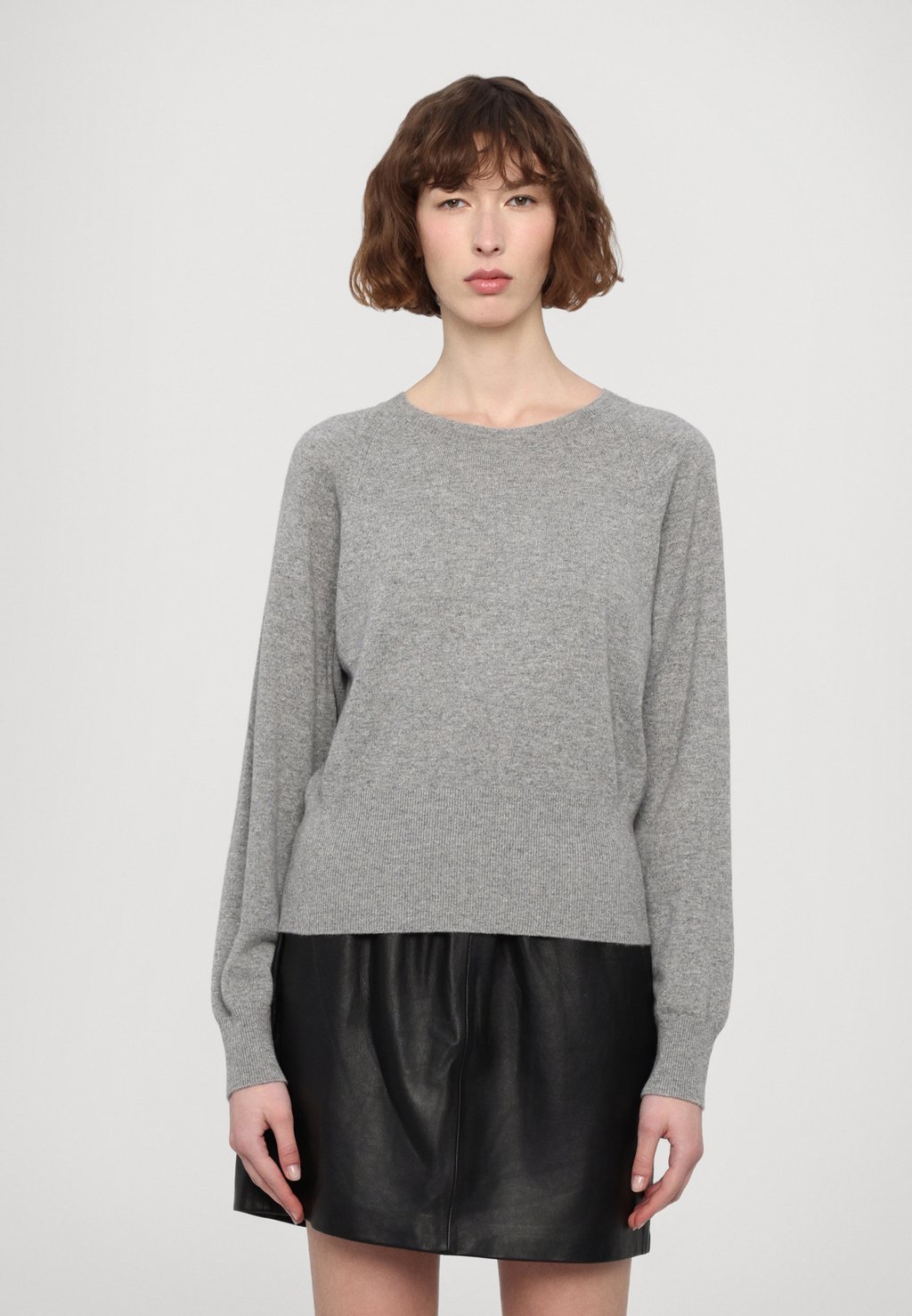 

Джемпер CREW NECK CROPPED CLOSED, светло-серый