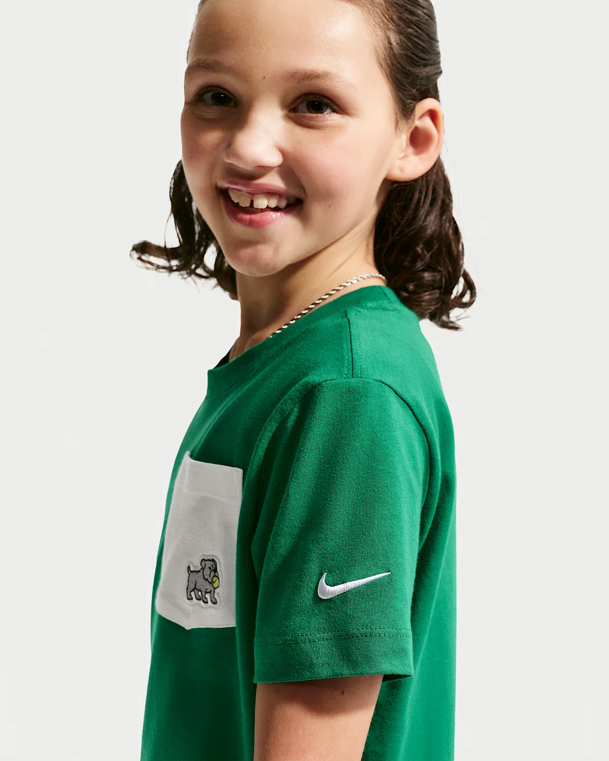 Детская футболка Nike Sportswear Pocket, Malachite/White — фото 2