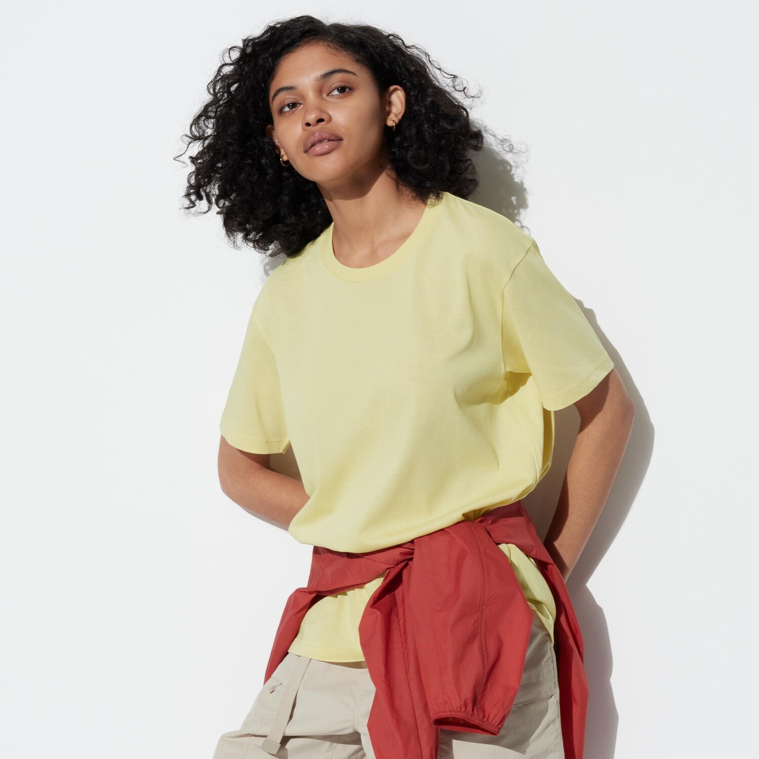 Футболка Uniqlo, черная, с круглым вырезом — фото 3