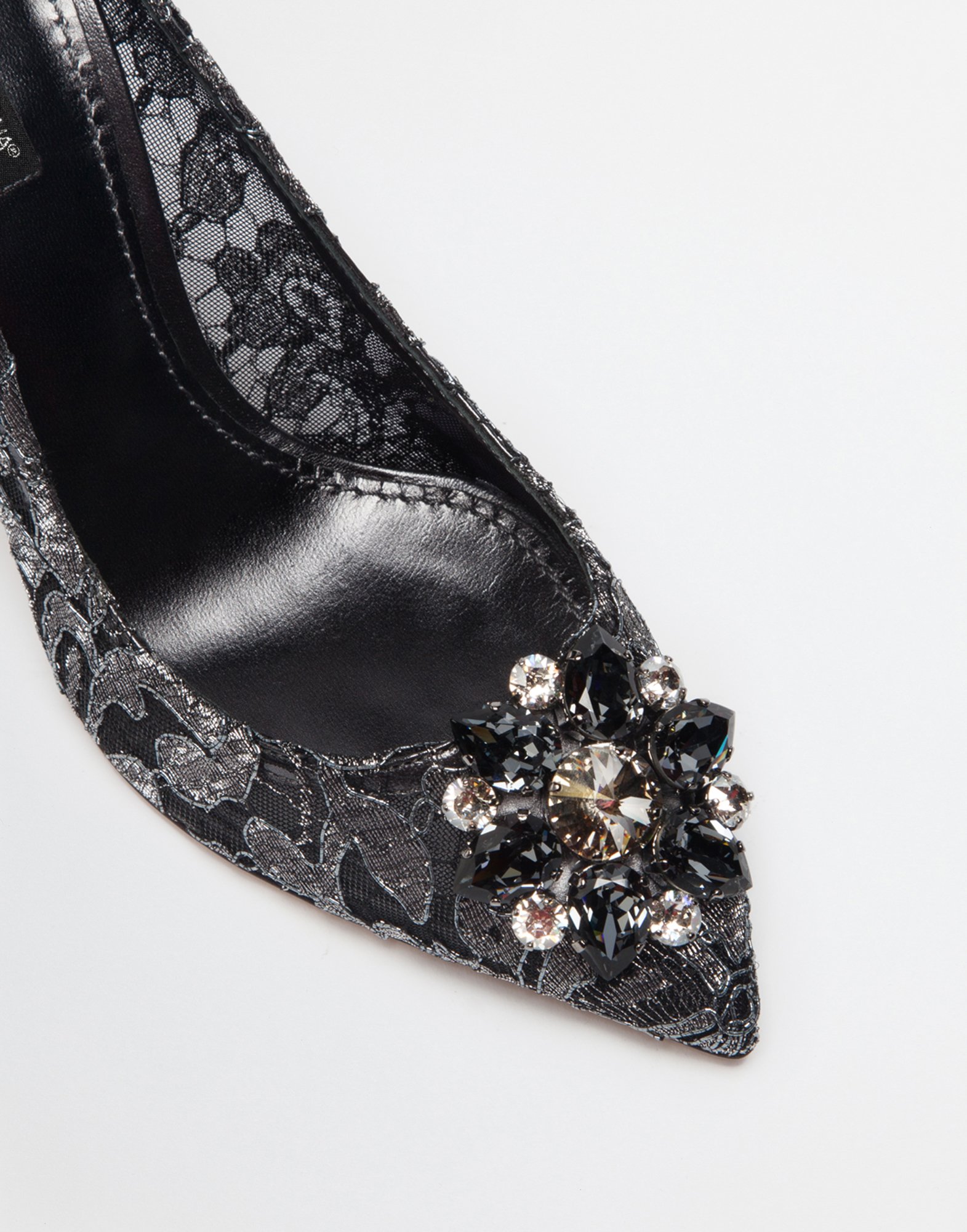 Туфли-лодочки из радужного кружева с люрексом и декоративной брошью Dolce & Gabbana, серый — фото 2
