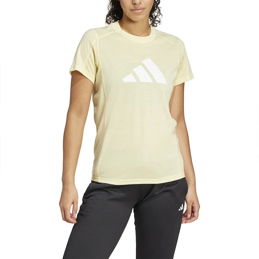

Футболка adidas Train Essentials Big Performance Logo, бежевый