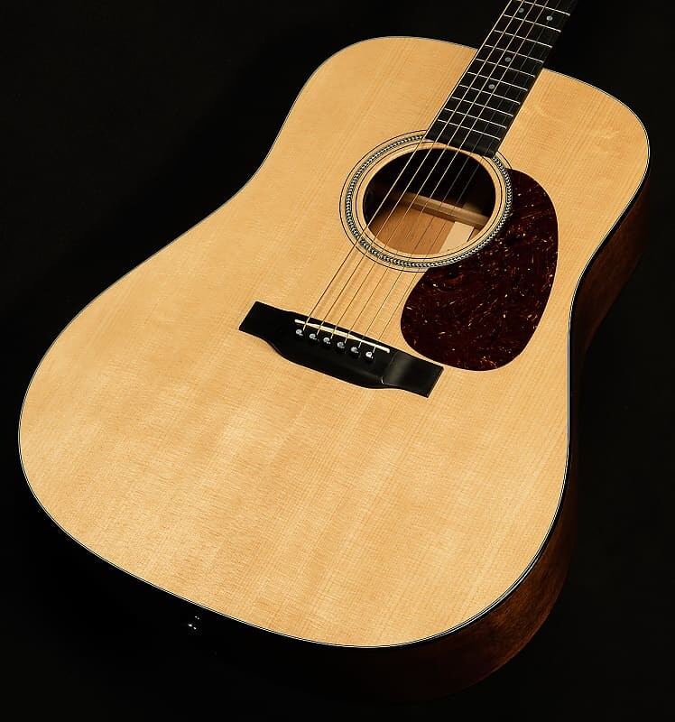 

Акустическая гитара Martin Guitars D-16E