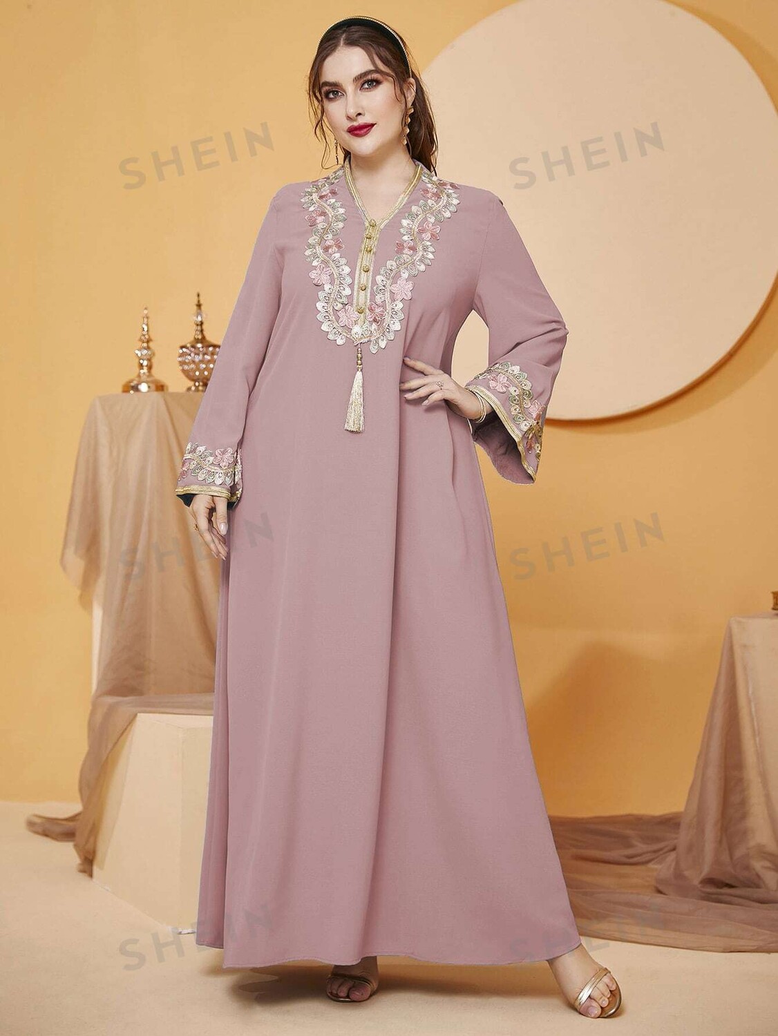 

Modely Plus Платье с цветочной вышивкой, край с бахромой/краем с кисточками Shein, розовый