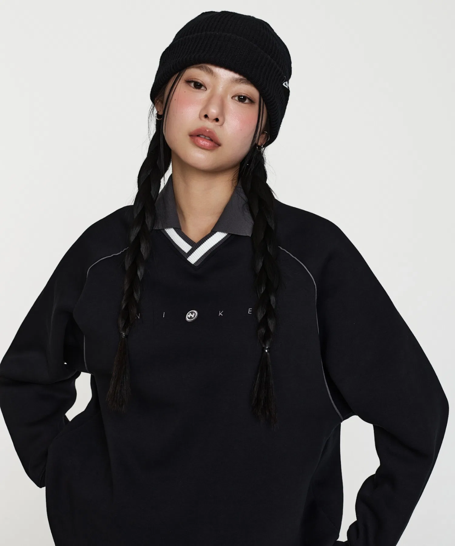 Женская флисовая футболка-поло Nike Sportswear Phoenix Fleece Oversized с графическим принтом IF0257-010, черная.