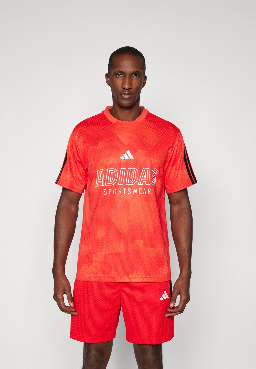 

Футболка с принтом HOUSE OF TIRO NATIONS PACK adidas Sportswear, красный