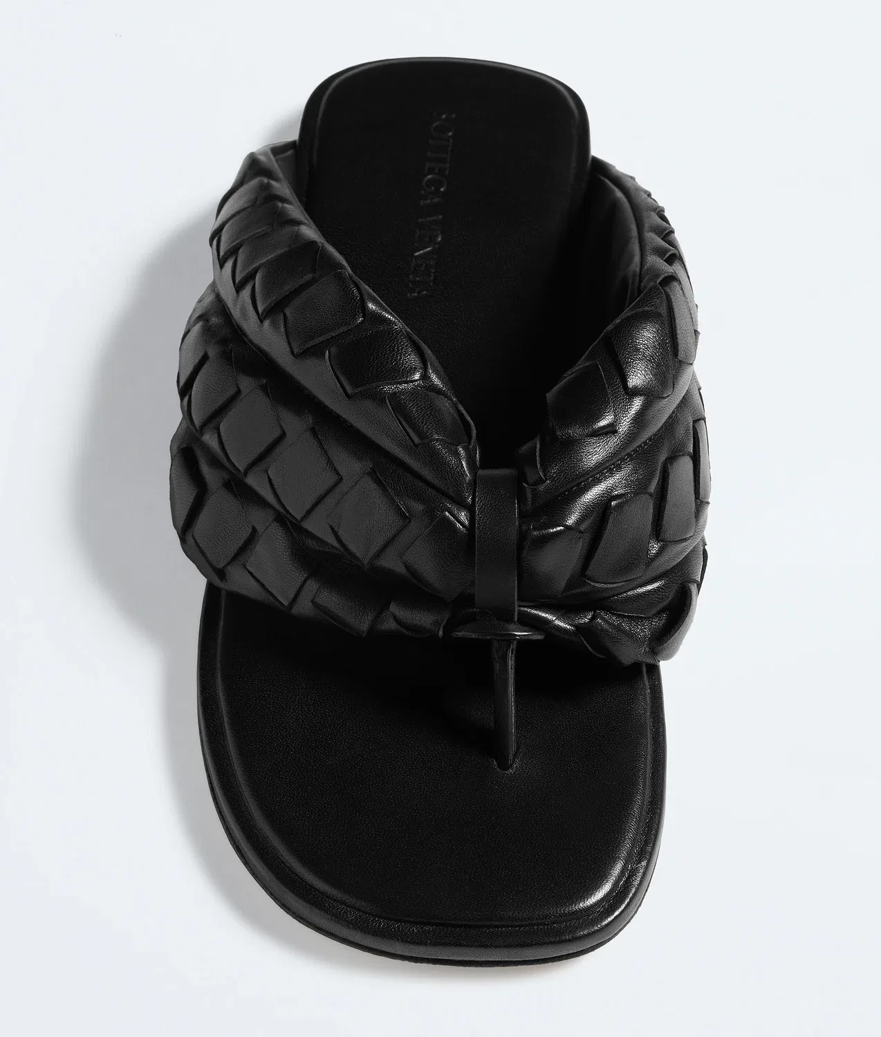 Сандалии Salsa Flat Thong BOTTEGA VENETA, черный — фото 4