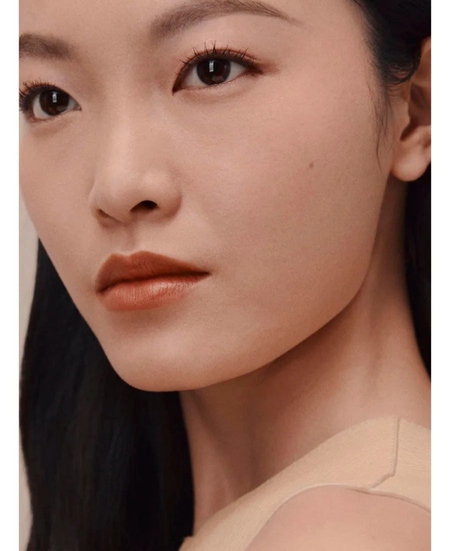 Тональная основа Plein Air, Luminous Matte Skincare Foundation, 1,11 унции HERMÈS, 25w rotin is a warm бежевый — фото 3