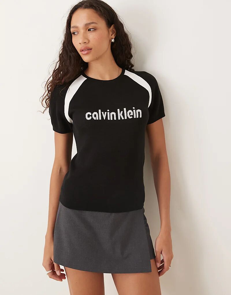 

Спортивный трикотажный топ Calvin Klein Jeans в черно-белом цвете