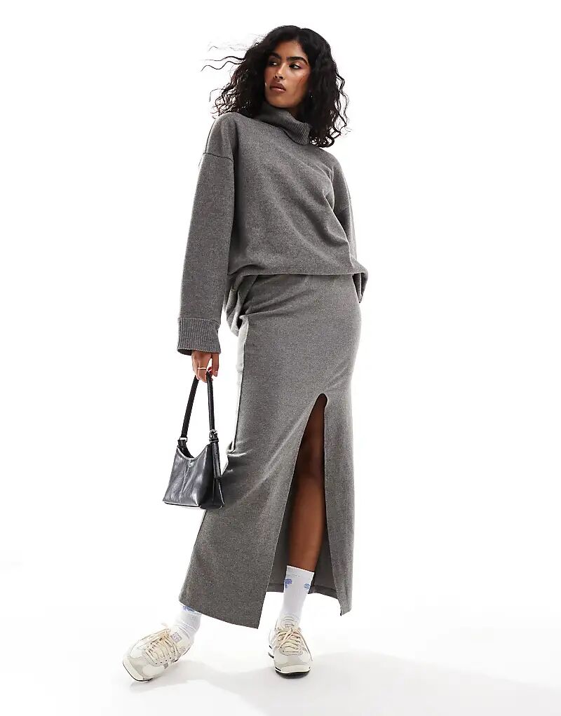 

Супермягкая макси-юбка ASOS DESIGN цвета уголь с разрезом спереди