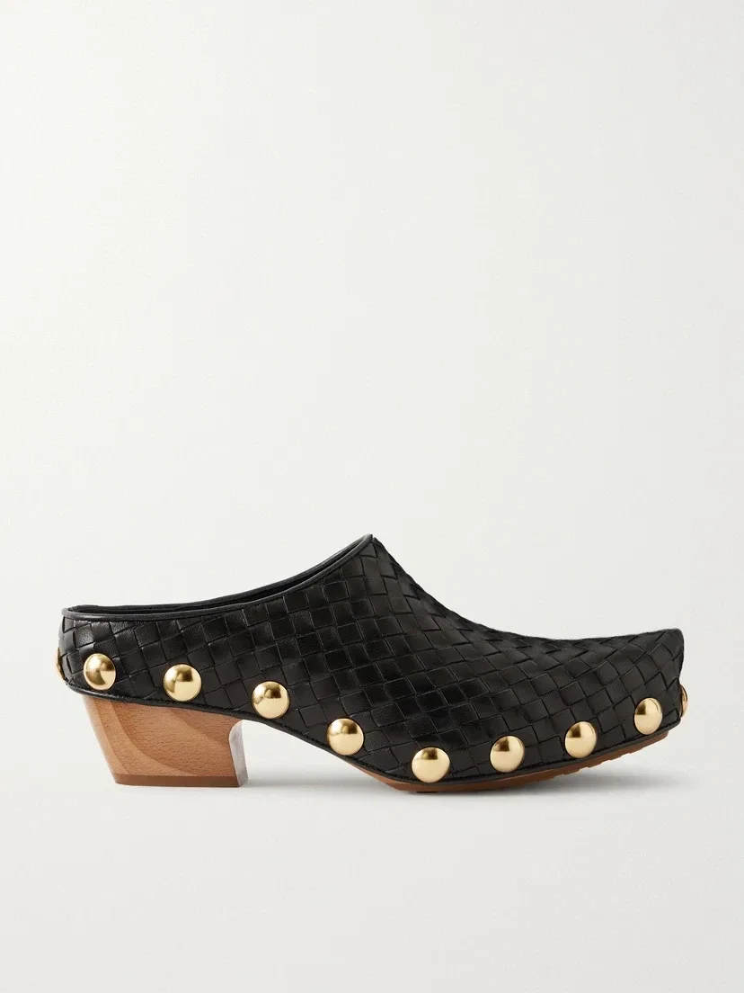 Клоги Gondola из кожи Intrecciato с заклепками BOTTEGA VENETA, черный