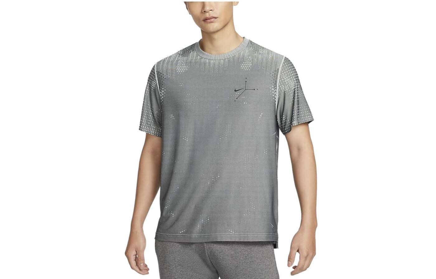 

Футболка мужская светло-серебристая Nike, цвет Light Silver