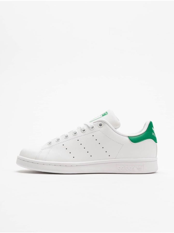 

Кроссовки на шнуровке adidas, цвет white/white/green
