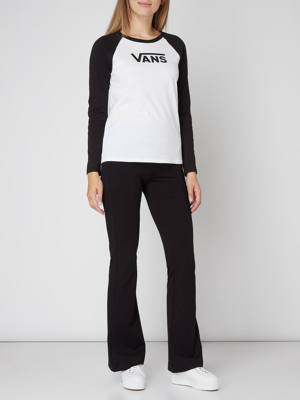 

Брюки-карго с расклешенными штанинами Vero Moda, черный