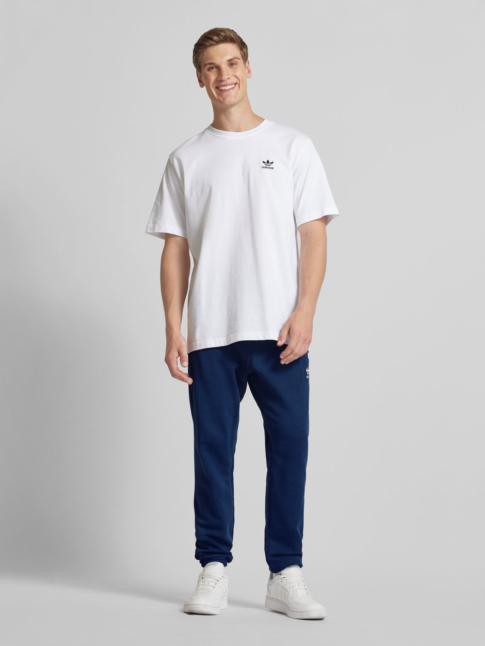 

Спортивные брюки с эластичным поясом и вышитым логотипом adidas Originals
