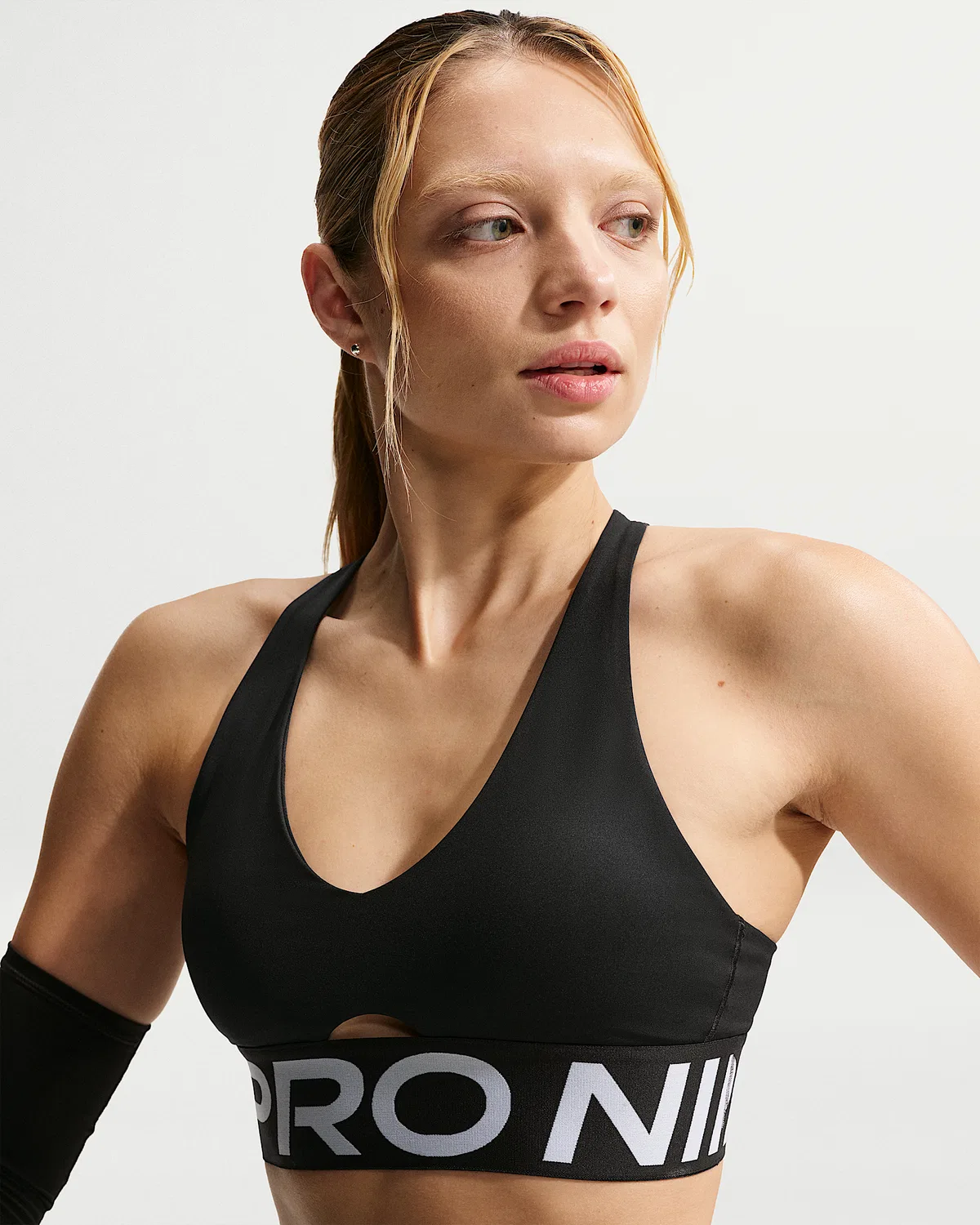 Женский спортивный бюстгальтер Nike Pro Sculpt средней поддержки с поролоном, Black/White/White