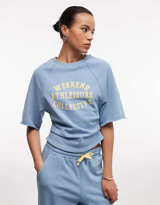 

Корсетная футболка Weekend Collective со спортивным рисунком синего цвета