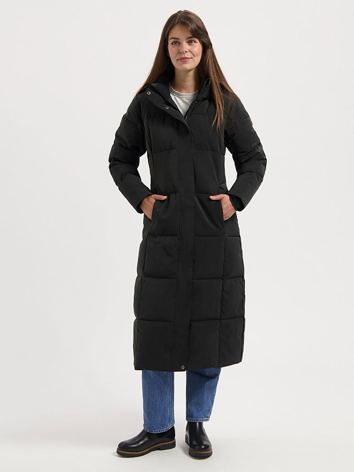 

Зимнее пальто черного цвета TRAVELIN'