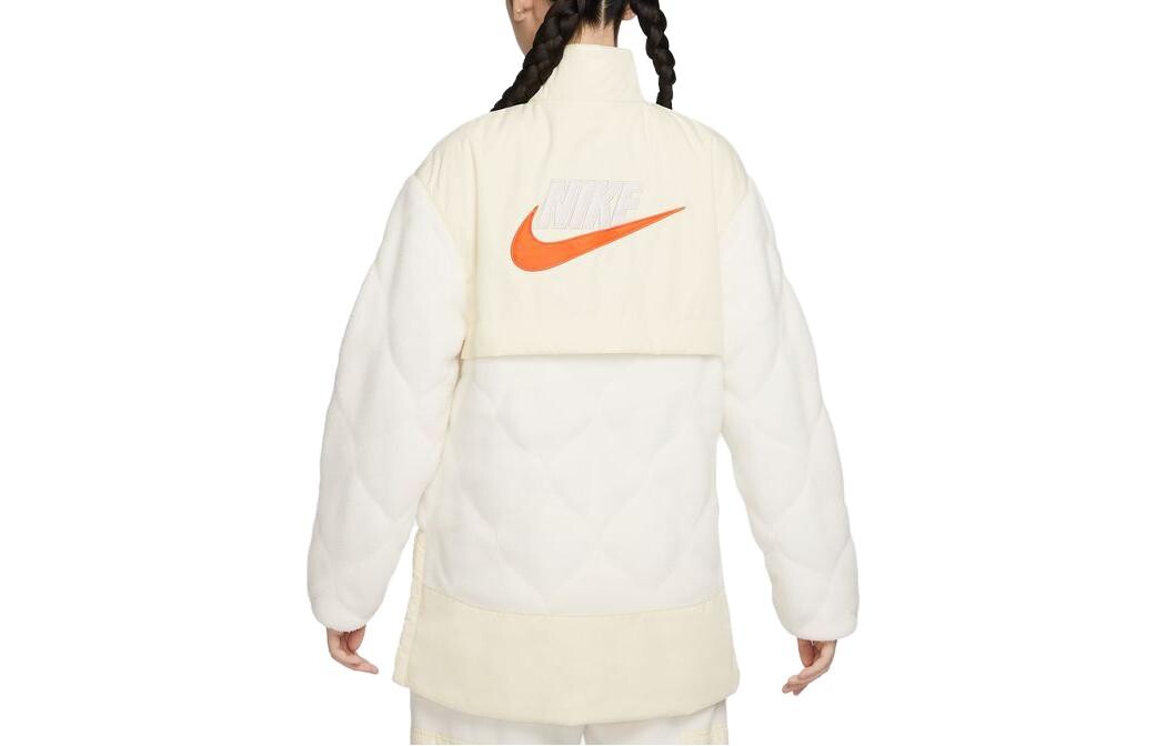 Стеганая куртка женская цвета кокосового молока Nike — фото 2