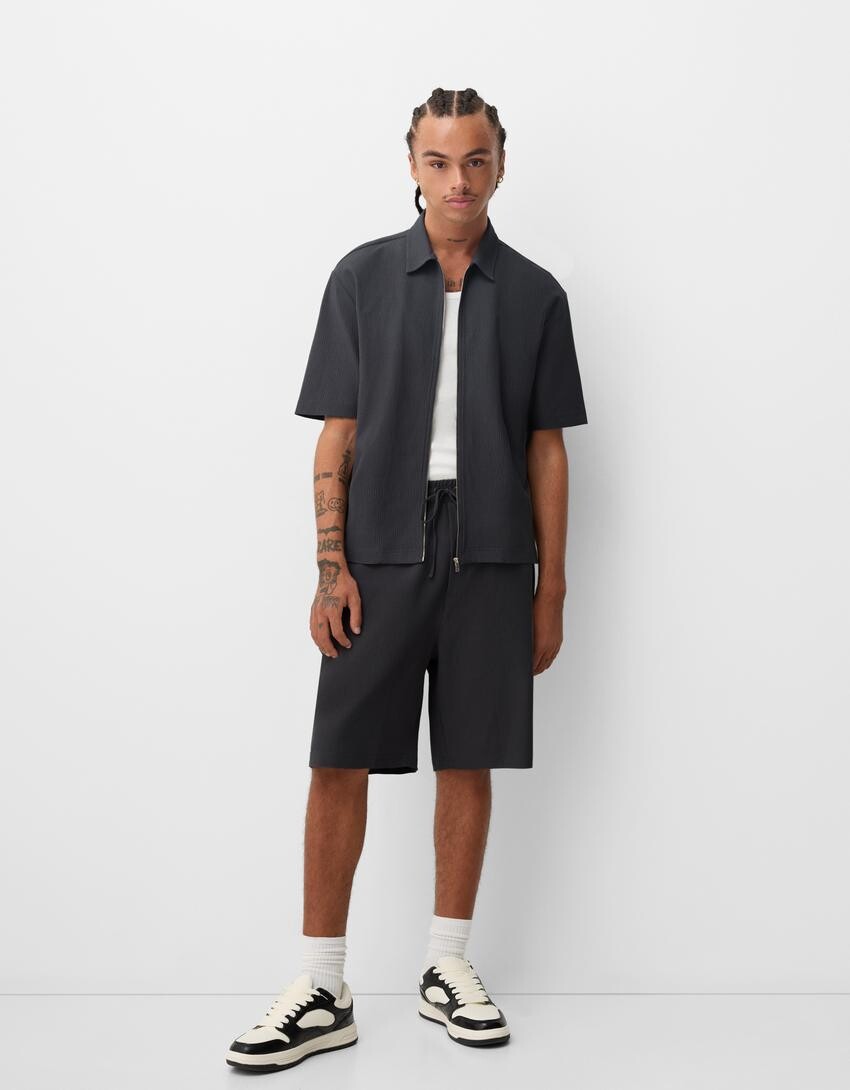 

Плиссированные шорты-бермуды для бега Bershka, серый