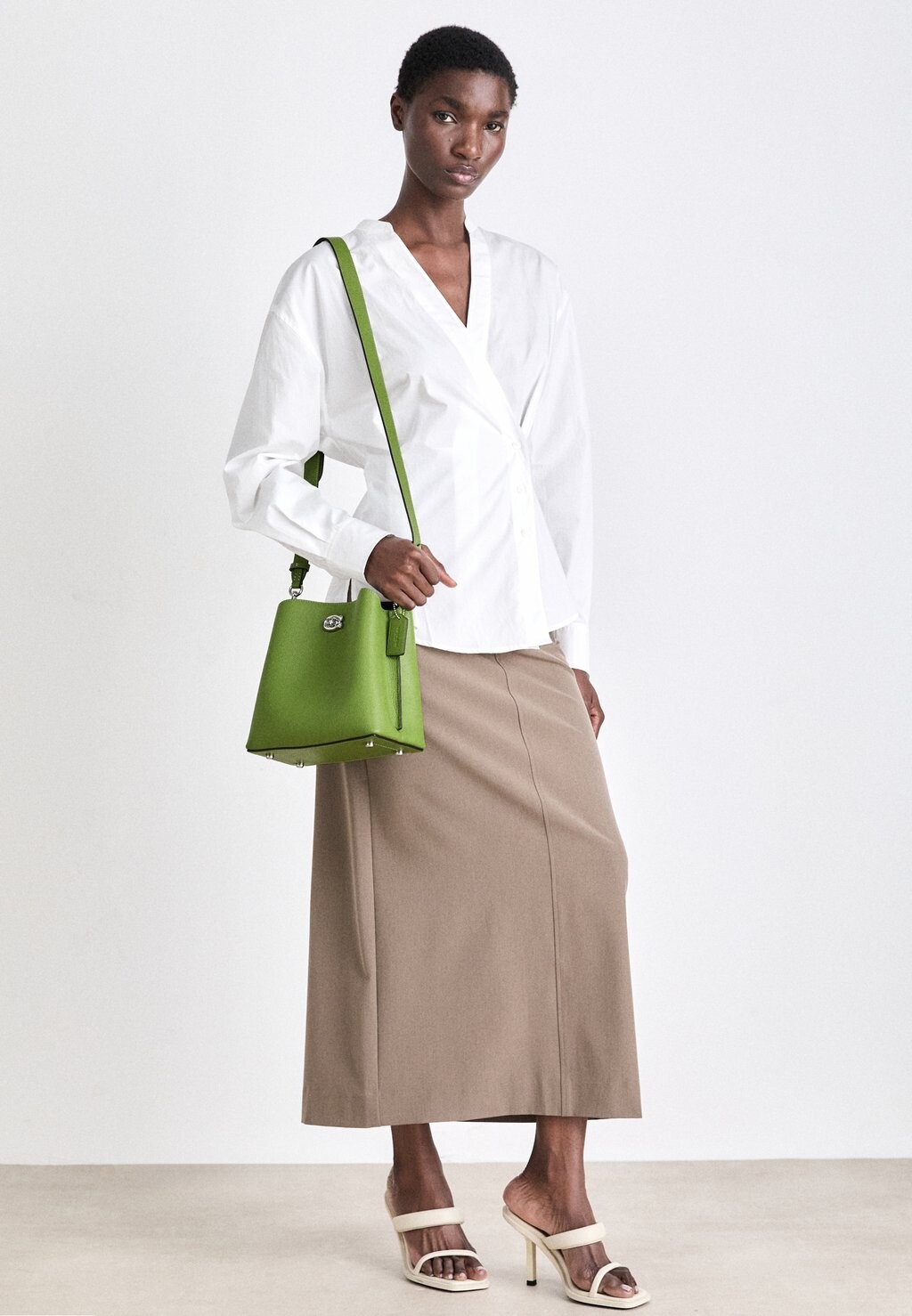 

Сумочка WILLOW BUCKET BAG ADJUSTABLE Coach, оливковый