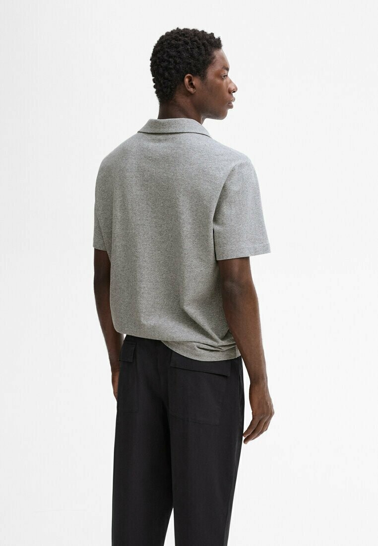 

Рубашка поло WITH MOULINÉ DETAIL Massimo Dutti, серый