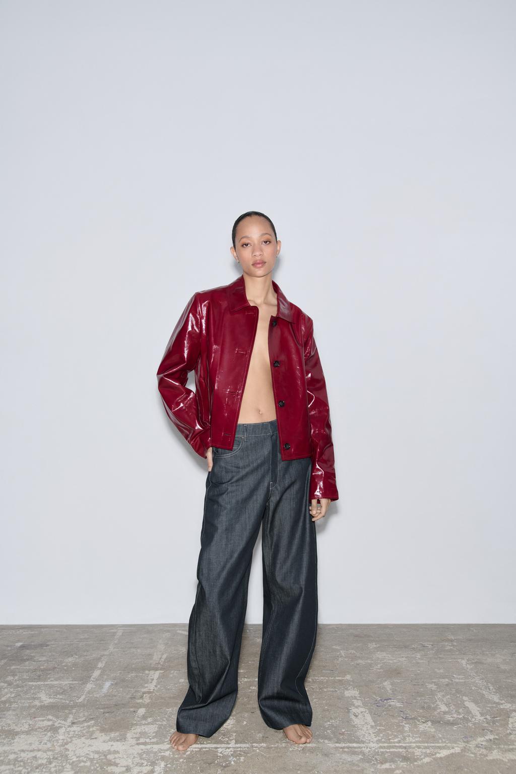 

Куртка из 100% натуральной кожи ZARA, цвет Bright red