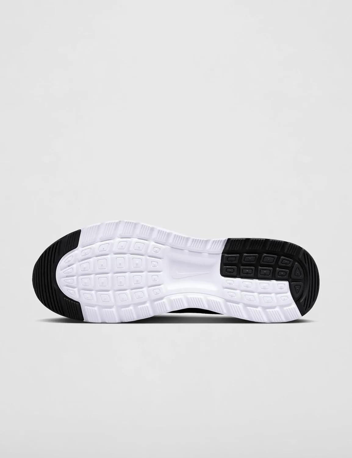 Мужские кроссовки Nike Air Max Nuaxis FD4329, белый/черный — фото 4