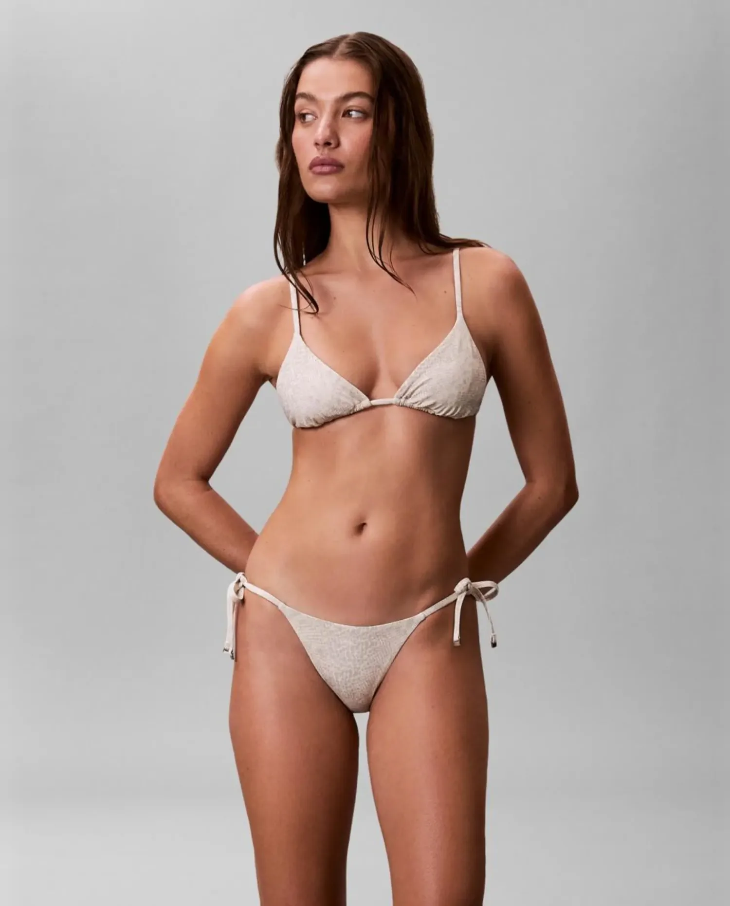 Нижняя часть бикини с завязкой Calvin Klein, серый — фото 2