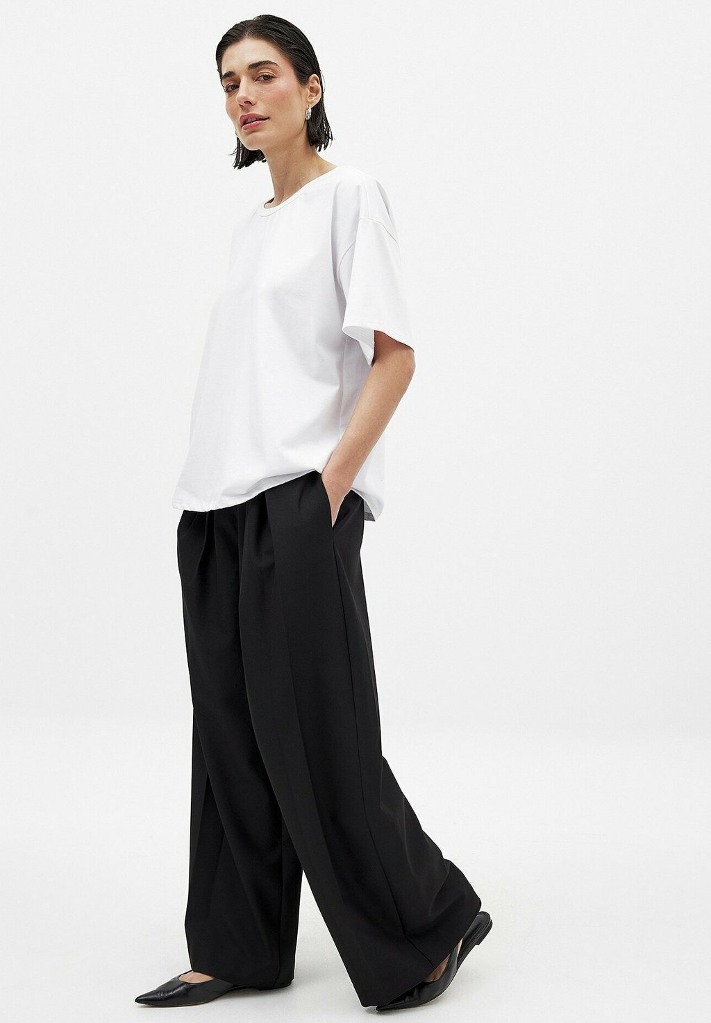 

Базовая футболка ROUND NECK HEAVY TEE NA-KD, белый