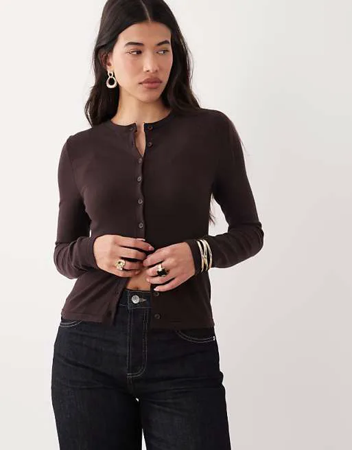 

Коричневый кардиган тонкой вязки с рукавами 3/4 ASOS DESIGN