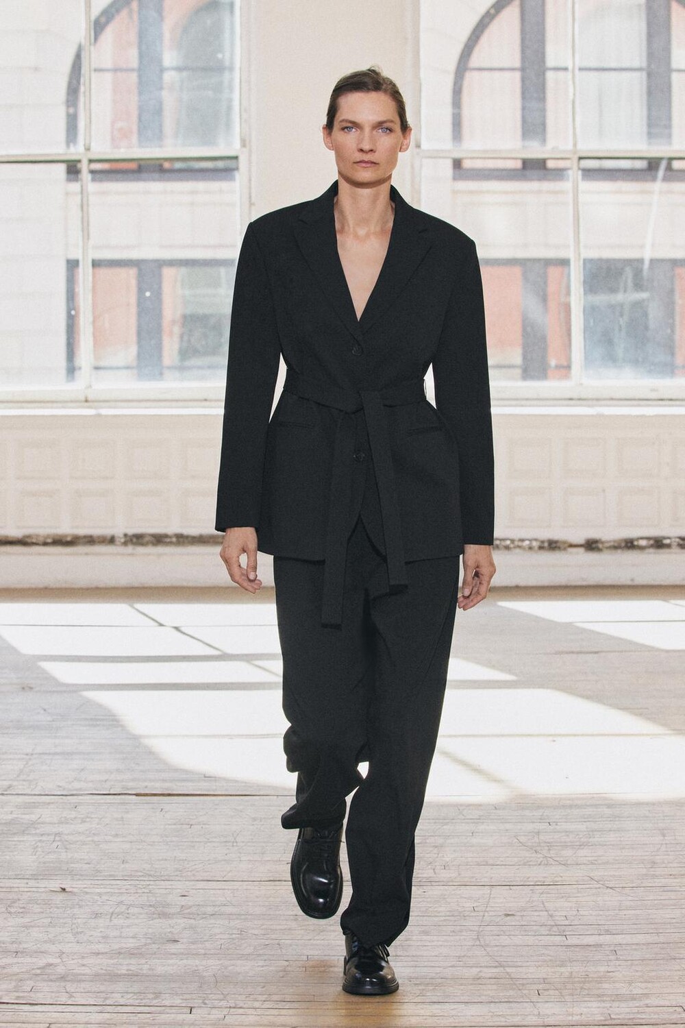 

Брюки прямого кроя ZARA, черный