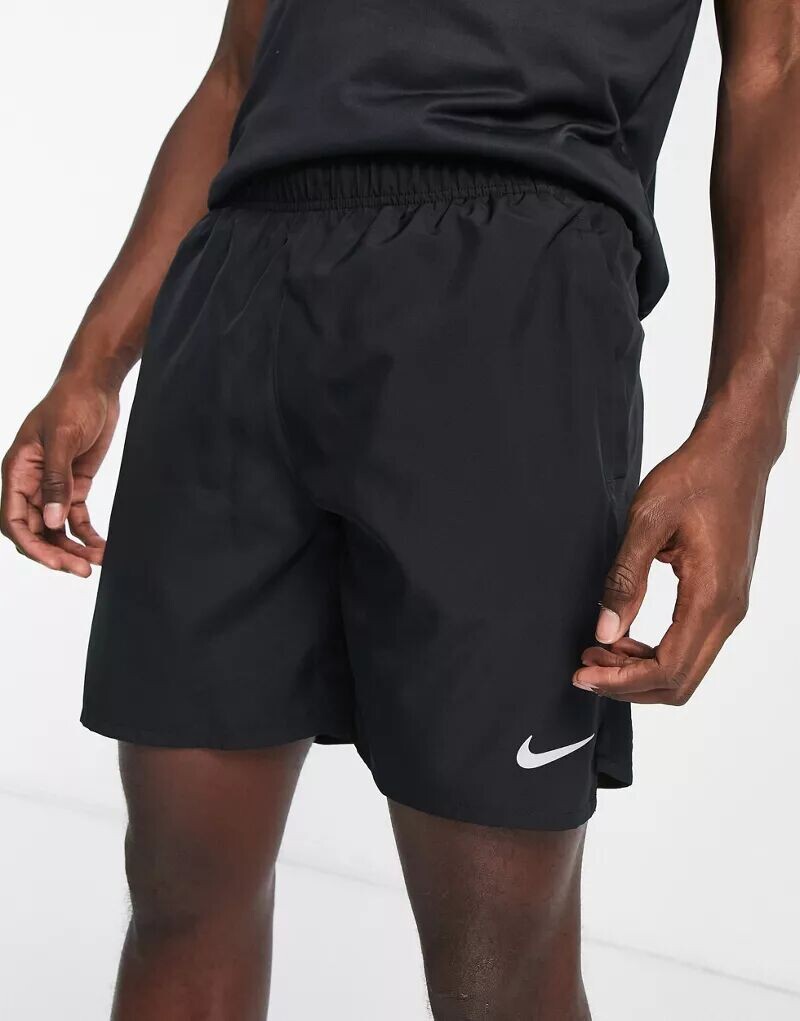 

Черные шорты Nike Challenger 2-в-1 7 дюймов