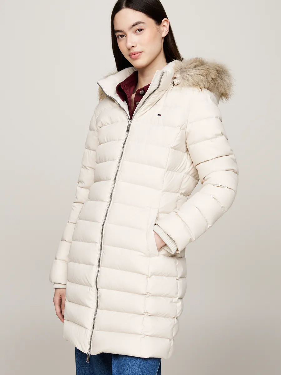 

Стеганое пальто Tommy Jeans "TJW ESSENTIAL HOODED DOWN COAT", с искусственным мехом, вышивкой логотипа, цвет Newsprint