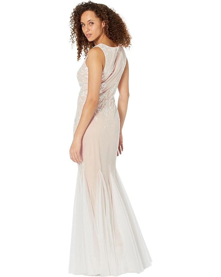 

Платье Betsy & Adam Long V-Neck Embroidered Gown, цвет White/Blush