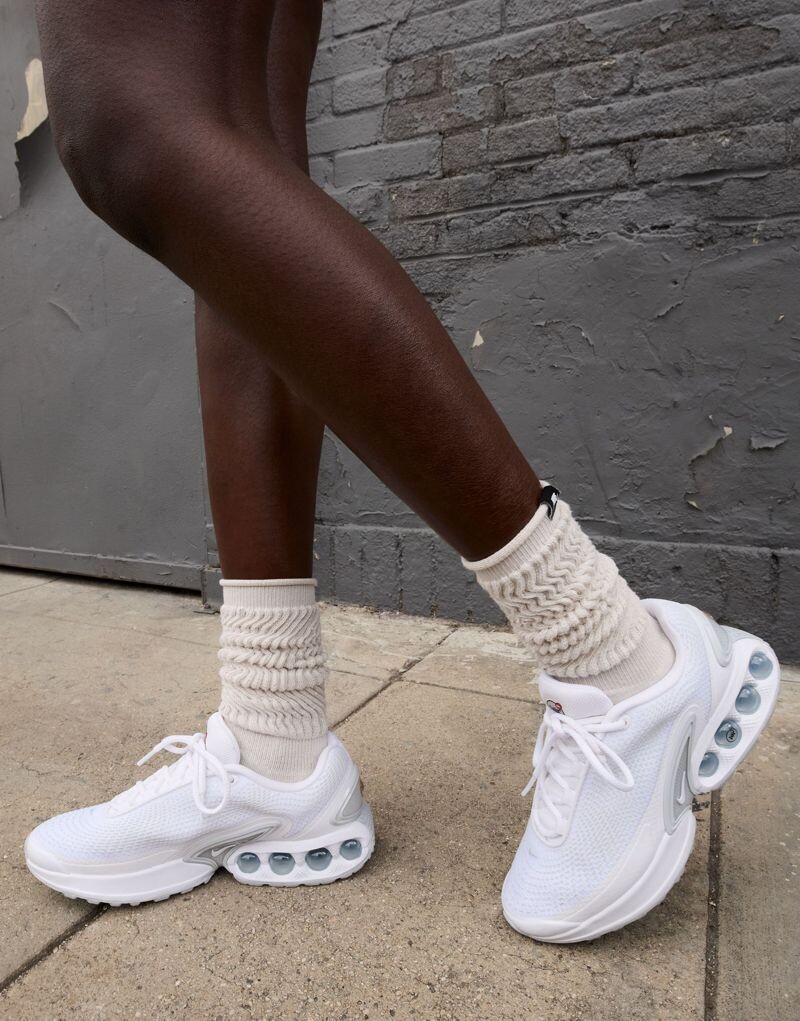 

Бело-серебристые кроссовки Nike Air Max DN