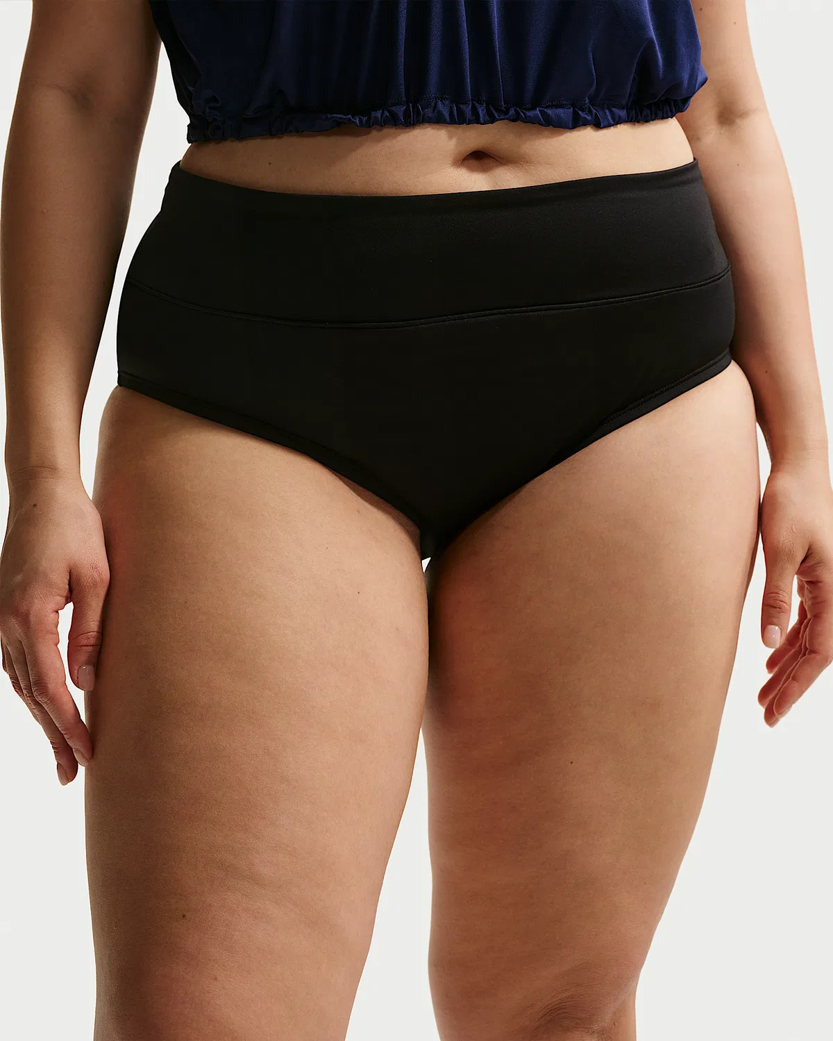 Женские плавки Nike Swim Effortless Essential с высокой талией, полное покрытие (плюс сайз), Black — фото 2