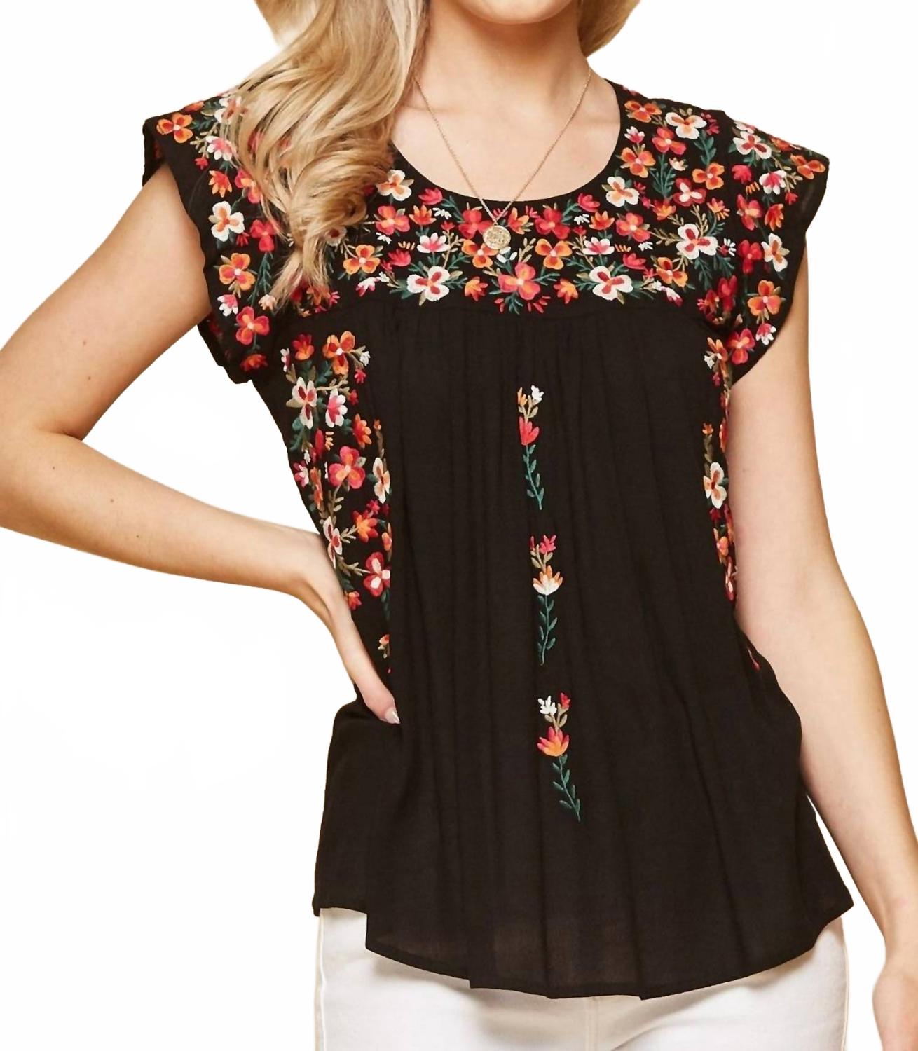 

Черный топ с вышивкой и рукавами-фонариками ANDREE BY UNIT