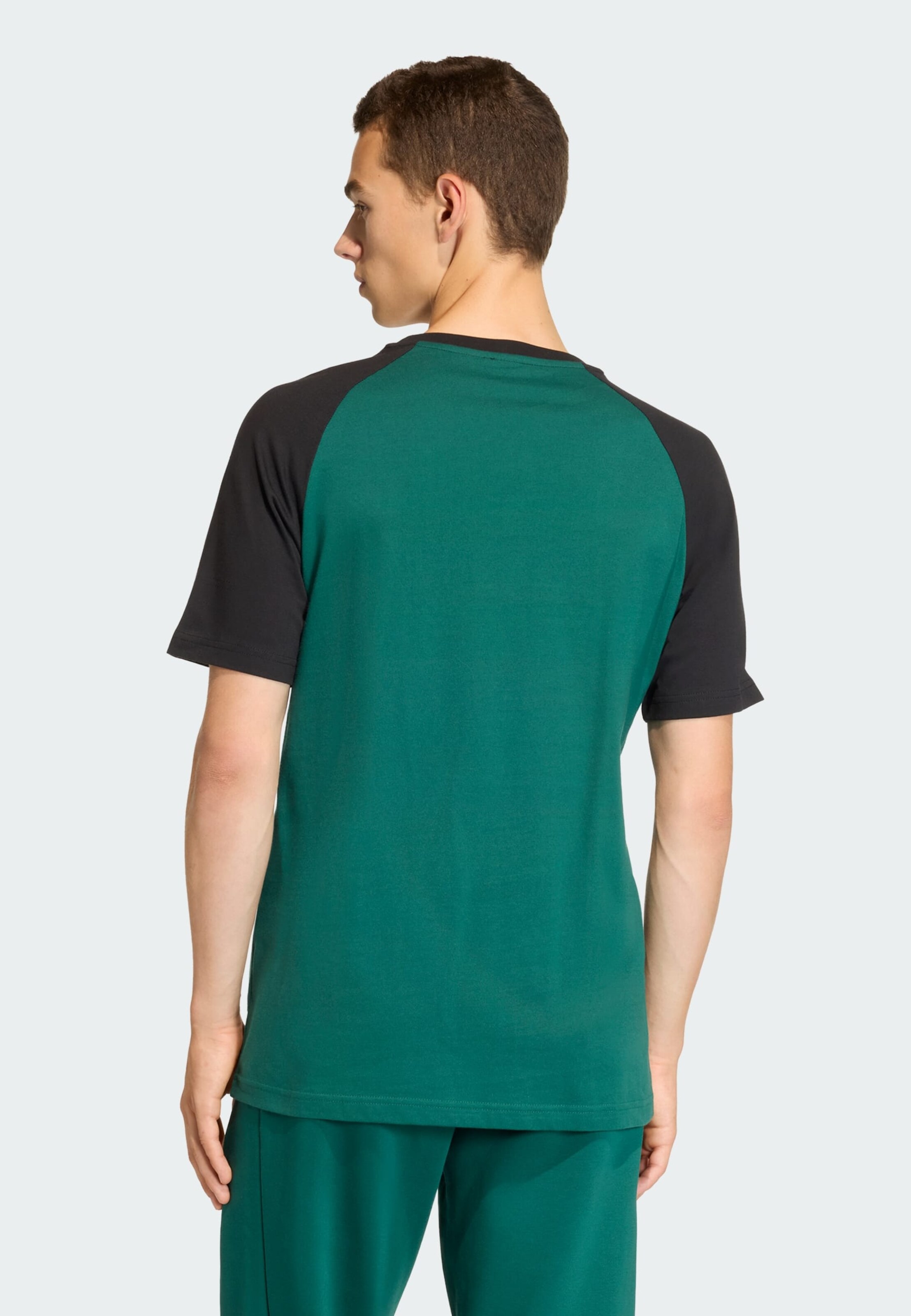 Adidas Originals Футболка 'CHEST STRIPES' в цвете Emerald — фото 3