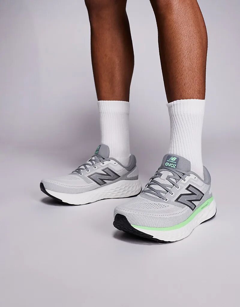 

Кроссовки для бега New Balance Evoz серого и зеленого цветов