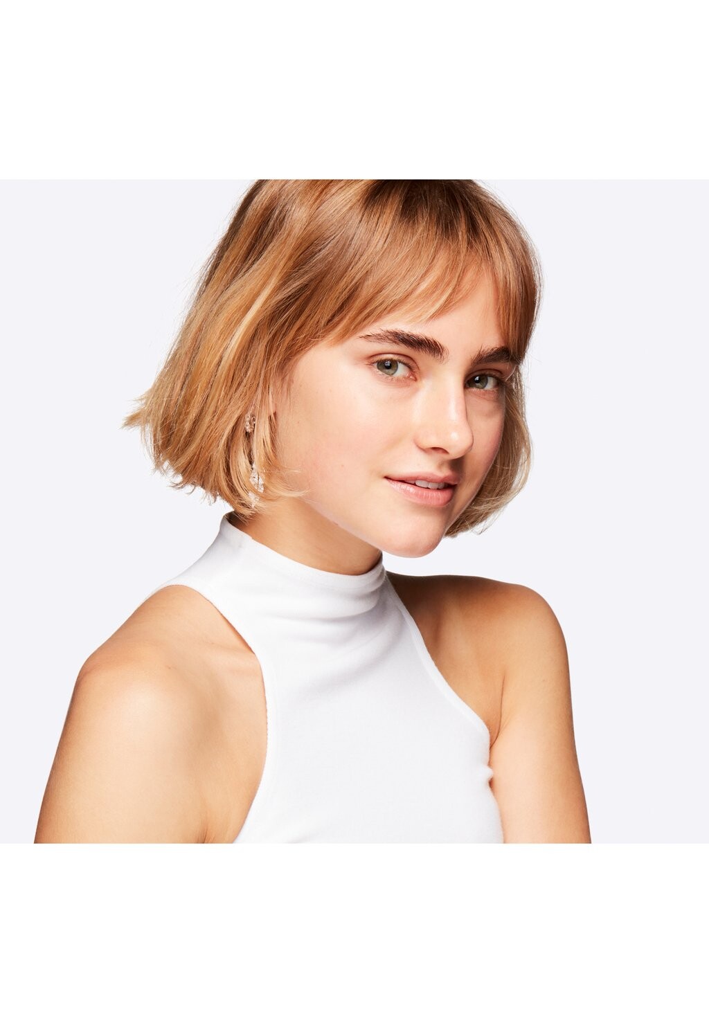 Тональное средство STUDIO RADIENCE FACE & BODY RADIENT SHEER FOUNDATION MAC, цвет W4 — фото 4