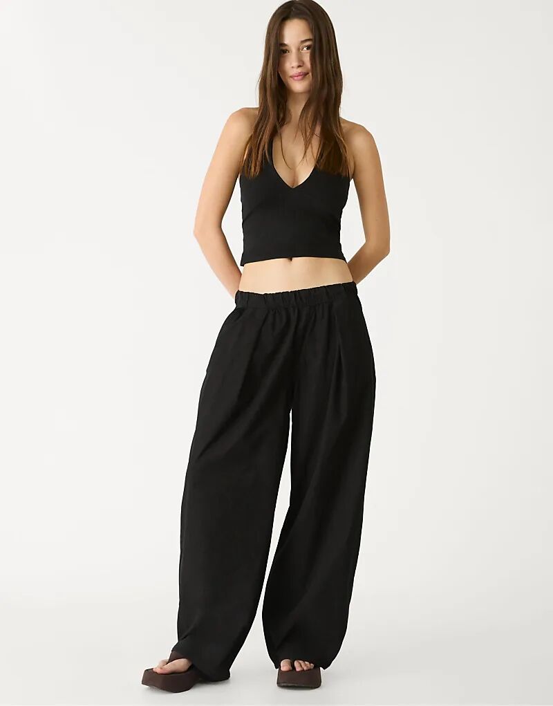 

Брюки Stradivarius Barrel черного цвета