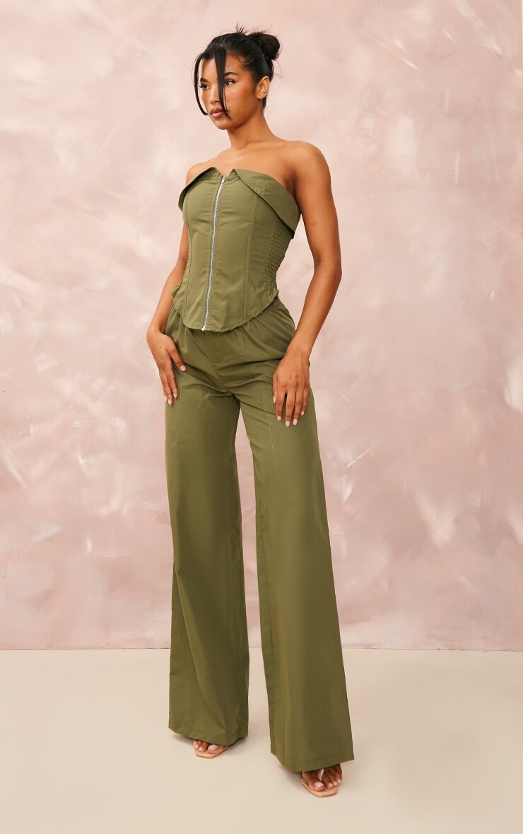 

PrettyLittleThing Тканые широкие брюки карго цвета хаки