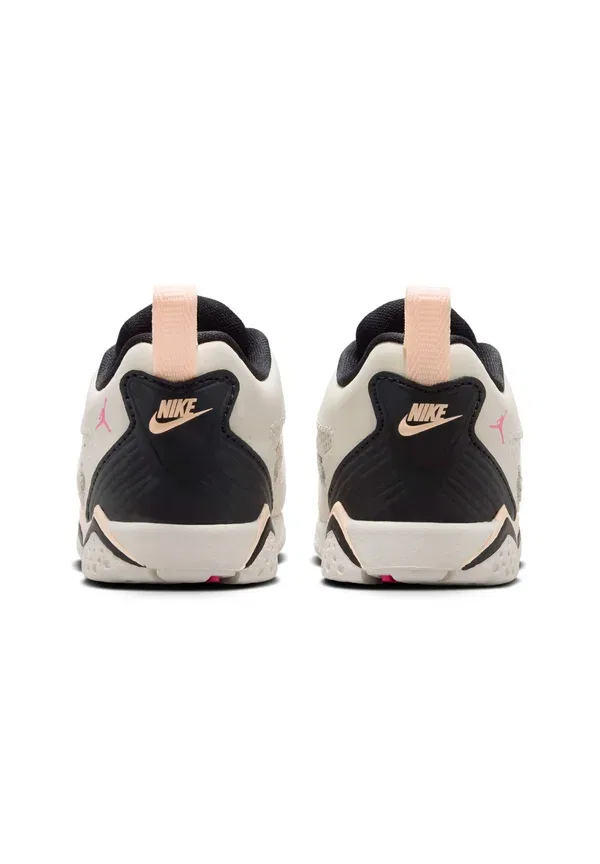 Кроссовки Jordan, pale ivory/pinksicle/black/crimson tint, бледно-слоновая кость/розовый/черный/малиновый оттенок — фото 4