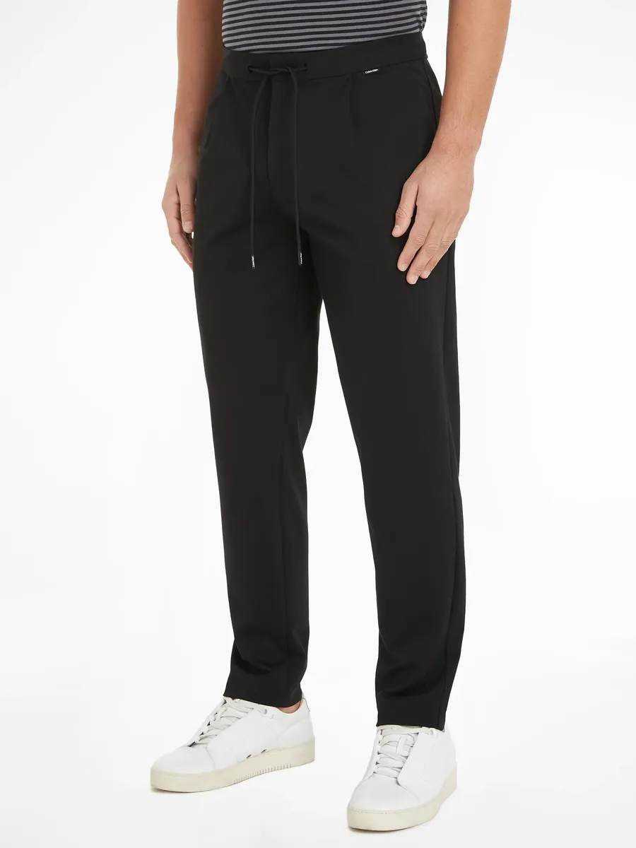 

Брюки-чиносы Calvin Klein "COMFORT KNIT TAPERED PLEAT", цвет Ck Black