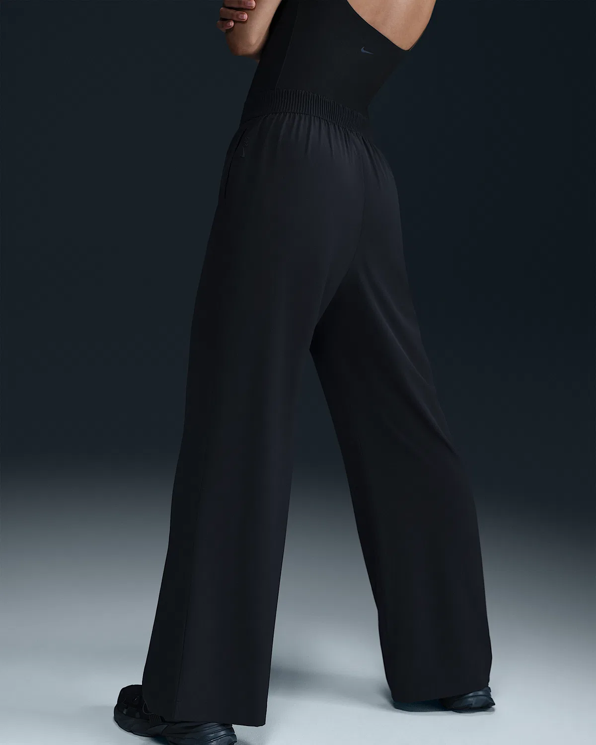 Женские штаны Nike 24.7 PerfectStretch Dri-FIT с высокой посадкой, свободные широкие, Black/Dark Smoke Grey — фото 3
