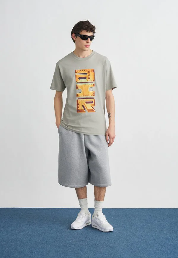 Футболка с принтом tee day plus Nike Sportswear, Spruce Fog — фото 2